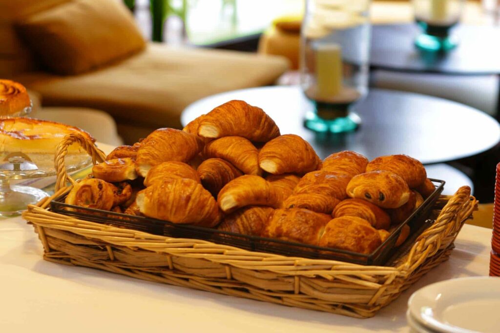 Desayuno Croissants Hôtel Les Jardins de Cassis