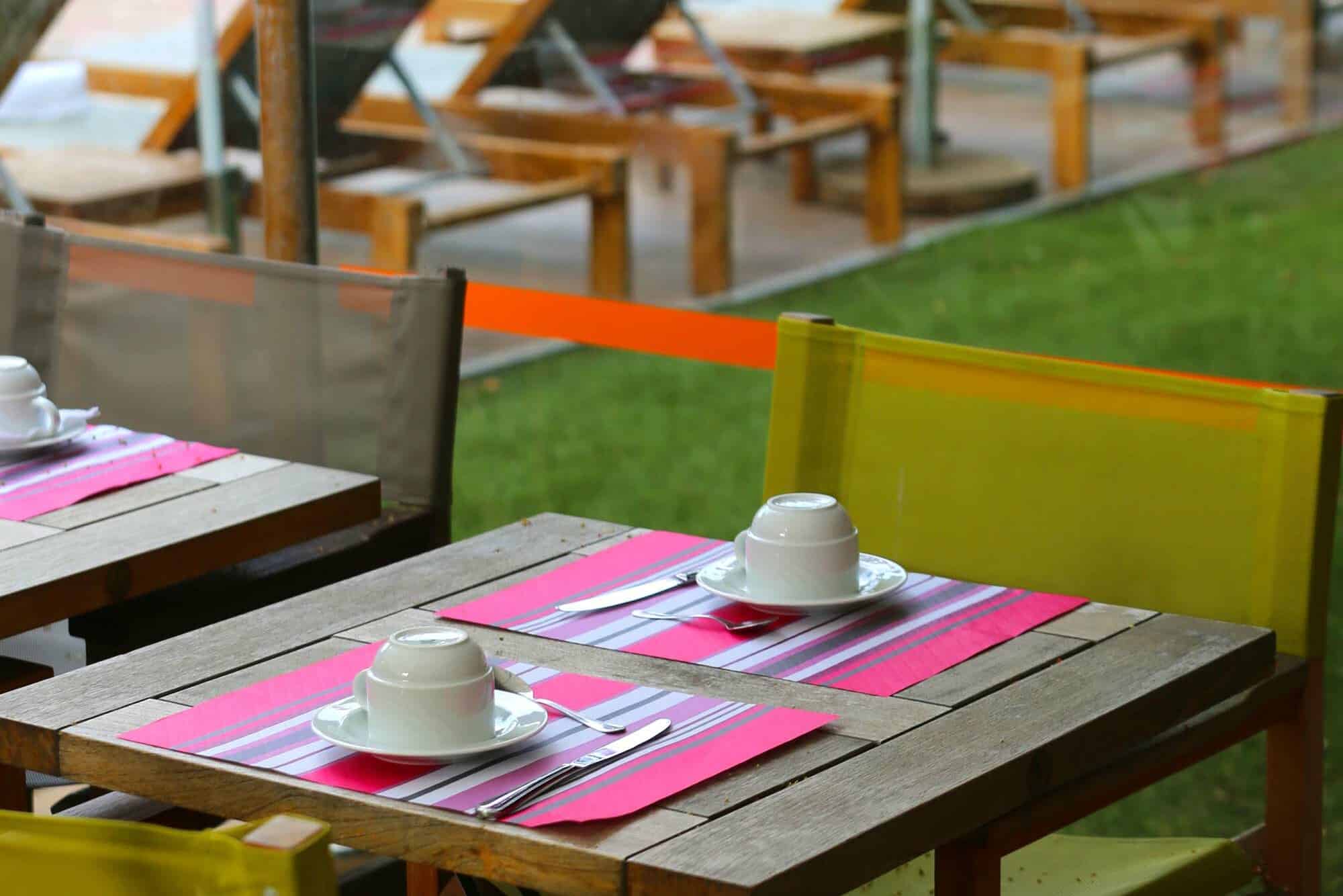 Mesa de desayuno Hotel Jardins Cassis